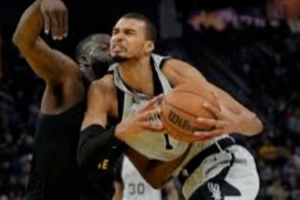 马刺过勇士，文班终于跨过追梦