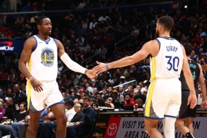 传言称库明加身边的人拿走太多食物？库里：兄弟对不起 这太荒谬