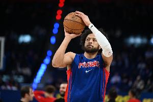 第二节单节18分！坎宁安半场9中7拿到22分6板6助 次节三分三连击