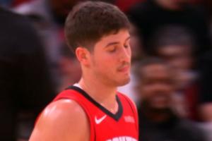 小伙现在真自信！谢泼德绕掩护撤步三分再中目前已7中5拿下14分了