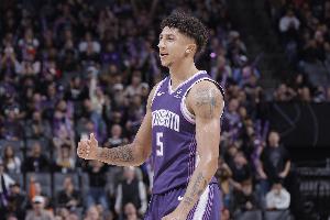 铁了一整场！克利福德15中1&三分球5中0仅拿6分8板6助2断