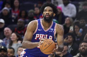 美记：恩比德膝盖疼痛复发今日缺战 球队希望其全明星后完全康复