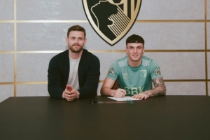 伯恩茅斯官方：买断AC米兰后卫阿莱克斯·希门尼斯，签约至2031年