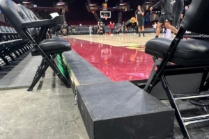 落差地板伤人！骑士队记晒新修复的地板图 看起来就是加长版