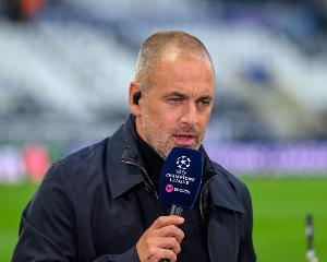 邮报：切尔西被利兹联连扳两球，乔·科尔在媒体席猛敲椅子来发泄