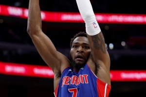 内线还有我！里德首节8中7独揽16分并填满数据栏 多次上演暴扣