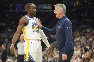 名记：科尔努力与库明加沟通但回应寥寥 曾在办公室爆发激烈争吵