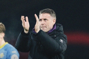 爱德华兹：肯定球员们的精神；我们都需要为自己的未来而战