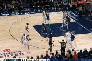 可惜啊！杨瀚森推翻兰德尔补篮打进 被吹了抢篮板的犯规！