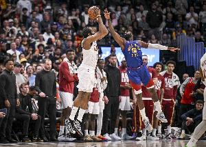 哈登：米切尔让我自由发挥 你很难从超级巨星那里得到这种待遇