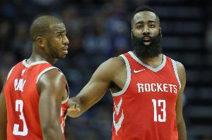 你生涯哪位队友训练最有可能迟到？保罗笑着回答：哈登