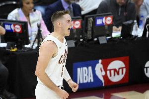 阿特金森：梅里尔一个战术就跑了8次 这个战术是哈登设计的