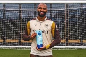 血赚！小蜜蜂5770万卖维萨18场3球，3300万新蜂王伊戈尔28场17球