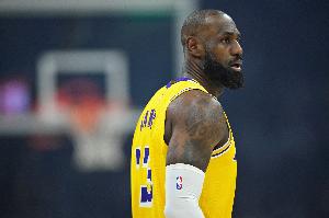 沃西：人们觉得全明星前詹姆斯会稍微放松一下 结果他拿了三双