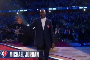 范乔丹：乔丹在NBA75大仪式上压哨出场 我才明白为何没人能和他比