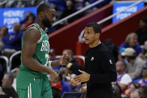 队记：绿军本赛季全明星前战绩与上赛季同期相近 这简直不可思议