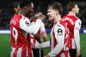 蜜蜂惹不得！小蜜蜂平枪手蓝军+力挫红军红魔+双杀维拉，仅负曼城