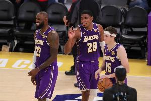 里夫斯：我们有些人可以休息一周 祝詹姆斯东契奇全明星赛好运吧