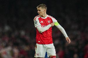 镜报：厄德高赛后一瘸一拐，能否出战接下来比赛仍是未知数