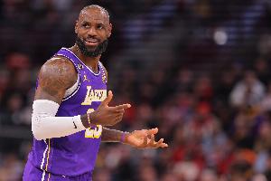 NBA历史前17老三双：詹姆斯占16席 第二是卡尔·马龙的40岁127天