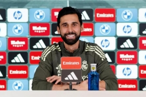 阿韦洛亚：姆巴佩明天可以出战；昨天巴萨的比赛？你去问弗里克吧