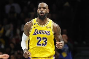 最长的河！詹姆斯成NBA单场砍25分&30分&35分&40分&三双最老球员