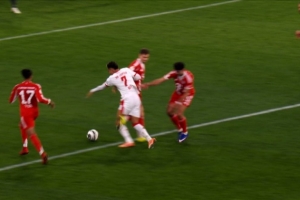 德国资深裁判称拜仁应被判罚点球，埃芬博格怒批VAR太烂需要改革