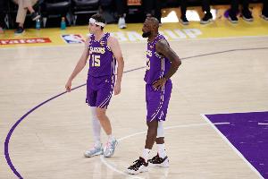 詹姆斯谈里夫斯初入湖人时：他可不是普通白人男孩 确实有东西的