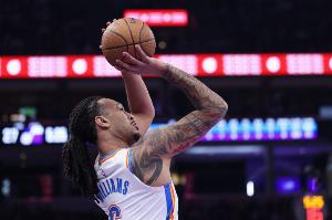 问题不大！小安德烈·杰克逊补扣后与杰林威有口角 波蒂斯和事佬