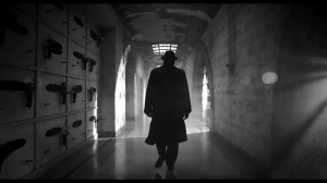 尼古拉斯·凯奇主演的真人剧《暗影蜘蛛侠》公开了黑白和彩色两种版本先导预告