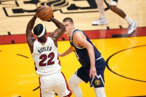 热媒：2023年巴特勒把热火扛进总决赛 但休赛期莱利曾试图交易他