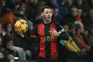 股肱之臣！伯恩茅斯官方：续约34岁队长亚当·史密斯至2027年