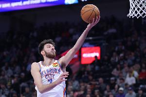 独撑！切特·霍姆格伦8投5得14分5板2助1盖帽 第二节连得11分