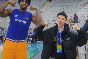 怀特塞德：巅峰时期的我肯定是NBA前五的中锋 单季篮板王+盖帽王