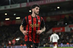 记者：尤文就引进塞内西首次与伯恩茅斯接触，未来几天将正式报价