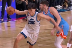 杨健：杨瀚森单打克林根这下让我想起了王治郅 中国内线的技术！