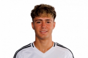 记者：米兰有意皇马19岁中卫巴尔德佩尼亚斯，正密切关注其进步