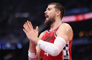 祖巴茨：当年贾巴尔有意来湖人&专门指导我和大个子 被魔术师阻止