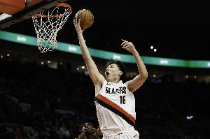 媒体人：杨瀚森今天告诉大家他还好&没有丢掉信心 在努力弥补差距