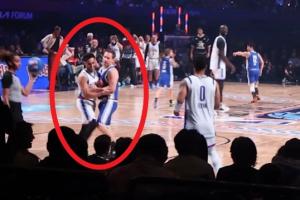 太阳老板伊什比亚死亡缠绕Shams不让其接球并把他推到界外