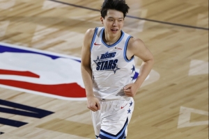 杨瀚森：物以稀为贵 今天我最喜欢的进球是那个三分球呗