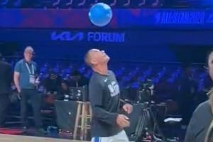 足篮两开花卡福参加NBA名人赛 热身颠篮球+海豹顶球+用脚投篮