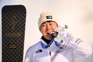 四战奥运首夺牌！韩媒：单板滑雪老将金相谦曾搬砖、打工维持生计