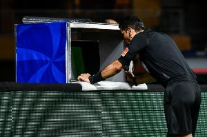 欧足联裁判长：VAR正变得过于吹毛求疵 我们必须明确手球技术语言