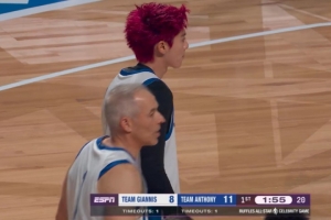 刚上还有点紧！王鹤棣首节末上场造杀伤 罚球出现三不沾