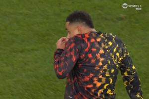 拉姆塞亲吻纽卡队徽“挑衅”老东家维拉，罗杰斯倒竖拇指回击