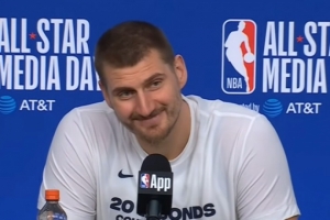 买马的好建议？约基奇：我也不太清楚 大概最贵的就是最好的吧