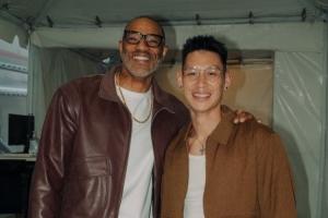 这里只有彼此的爱与尊重！林书豪晒和肯扬·马丁合照！