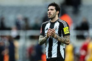 托纳利：沃尔特马德踢中场就像经验丰富的中场球员，表现非常出色