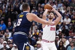 范弗里特：别比较申京和约基奇 他们除了华丽传球外打法并不一样